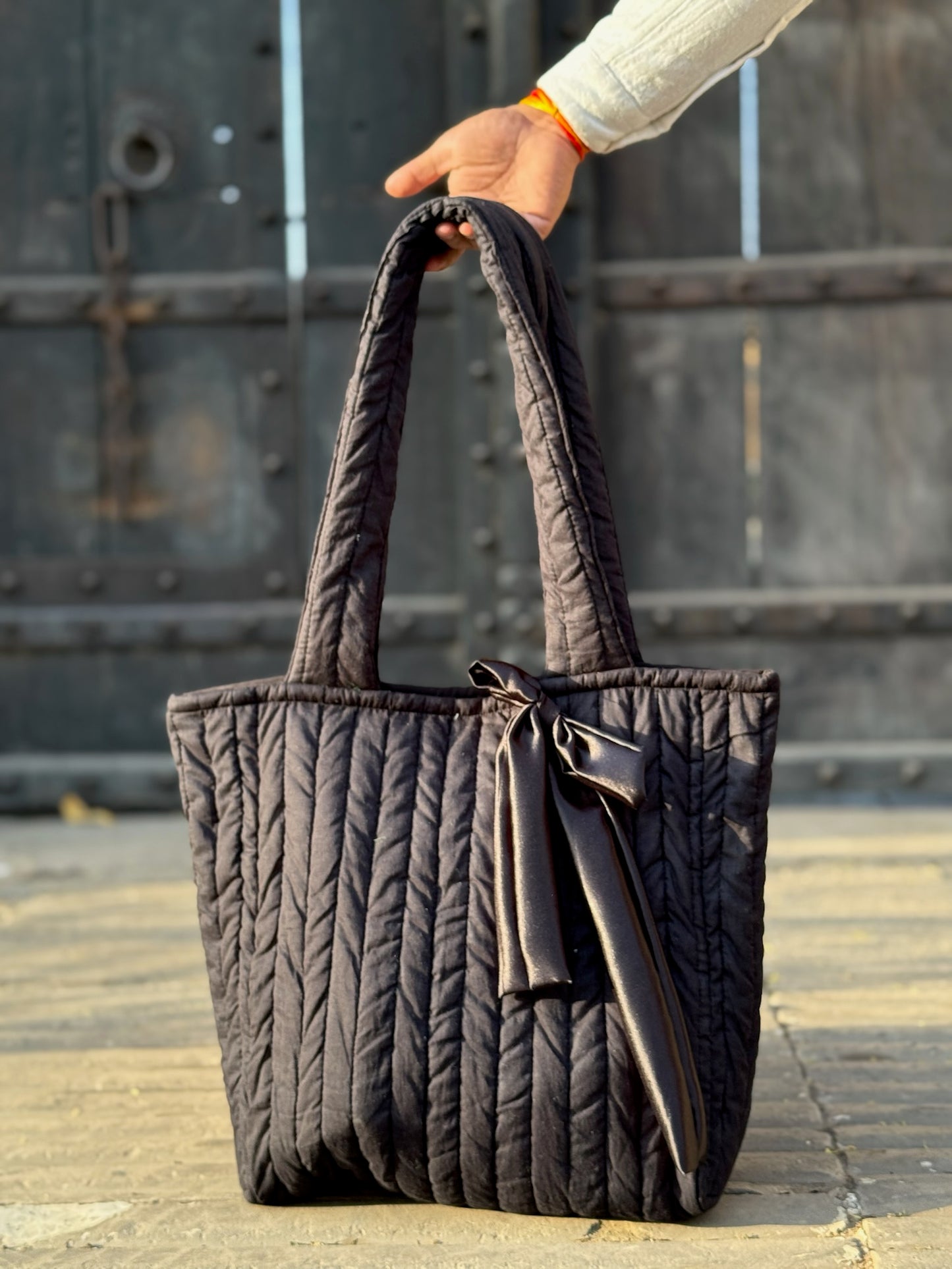 NOIR BOW TOTE